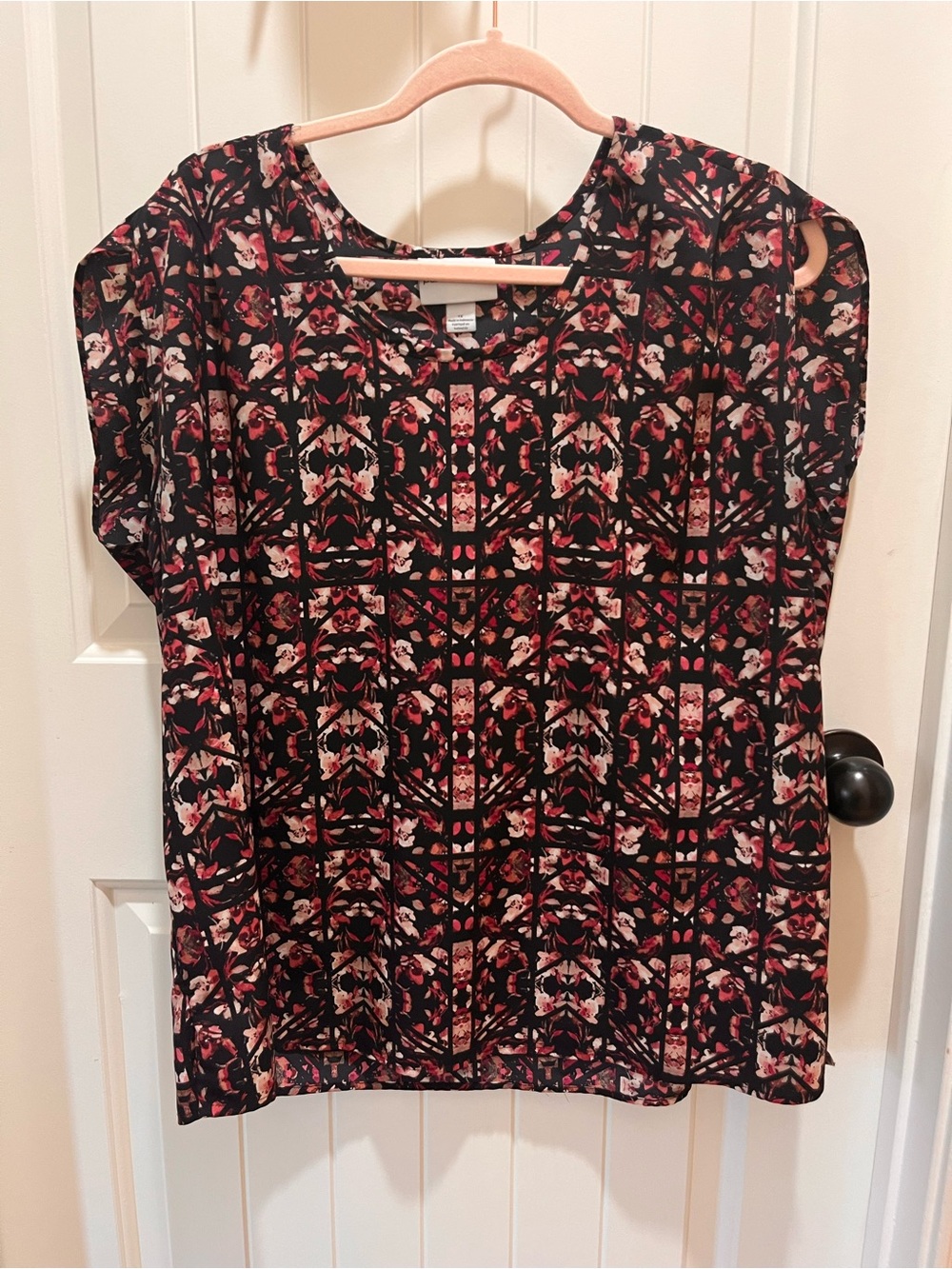 Pure Energy Plus Size Sleeveless Blouse - Magenta and White Graphic Print - 1X